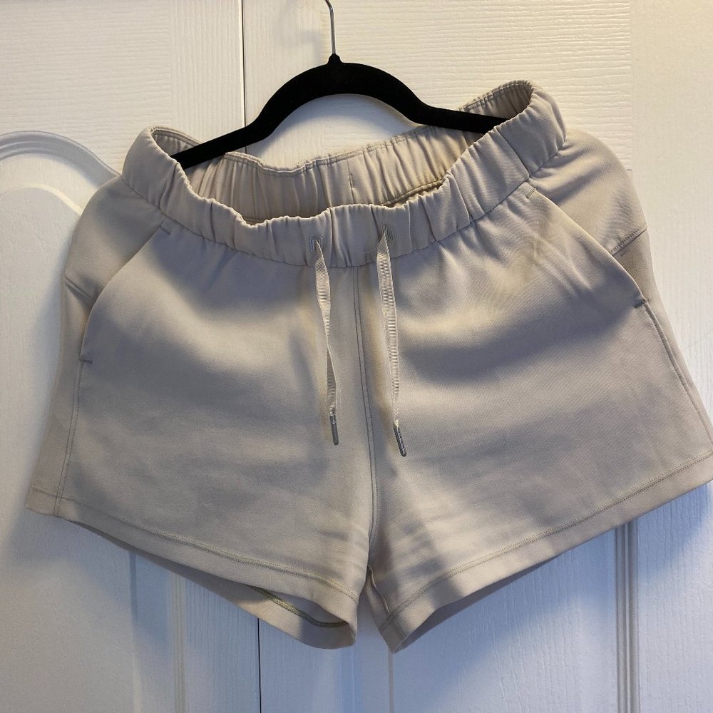Lululemon On The Fly short